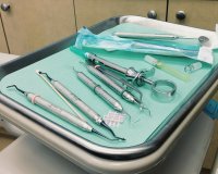 narzędzia u stomatologa